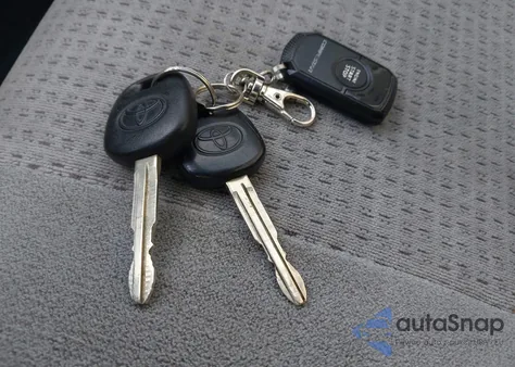 2007 Toyota Corolla Ce z USA, uszkodzony, nr VIN 2T1BR32E87C834283